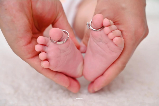 海盐宝宝睡觉频繁惊吓举手